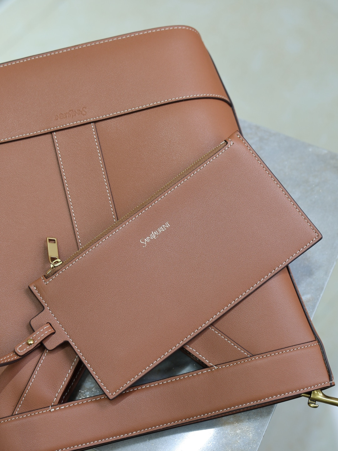 Y51 Y small bucket in leather 23x29.5x3-8.5cm