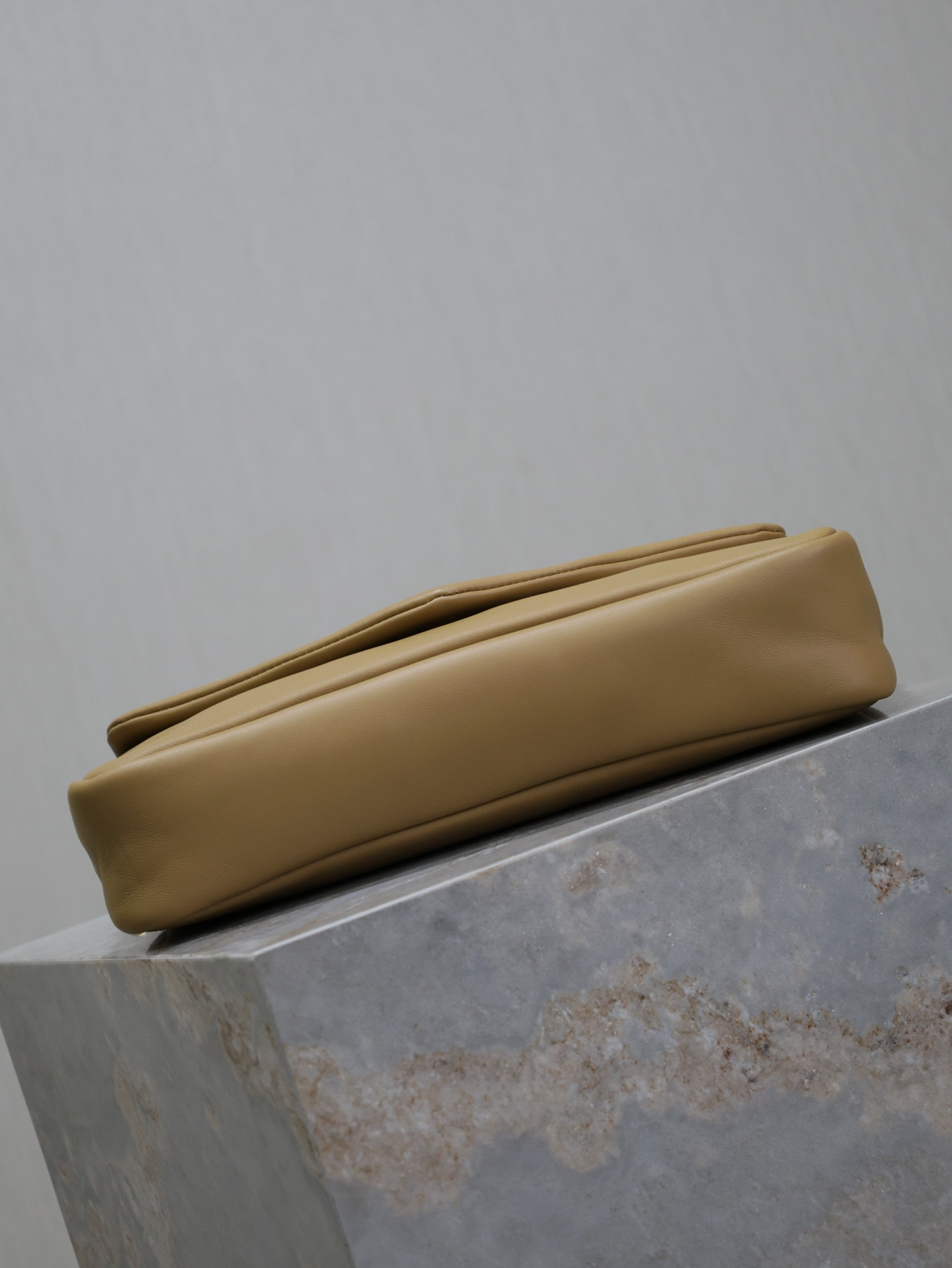 Y51 CALYPSO small in plunged lambskin 26x14x7cm