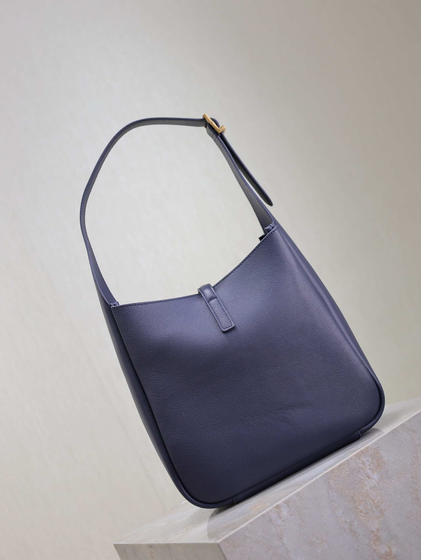 Y51 LE 5 À 7 S*pple small IN GRAINED LEATHER 23x22x8.5cm