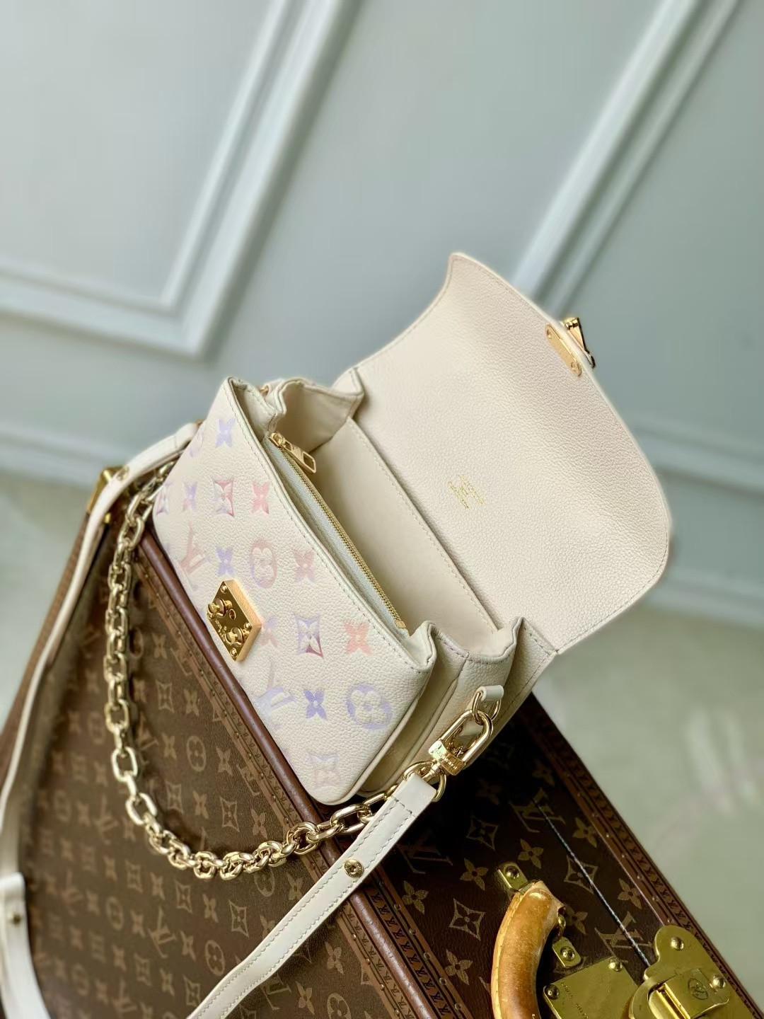 LV Pochette Métis East West M25682 21.5x13.5x6cm