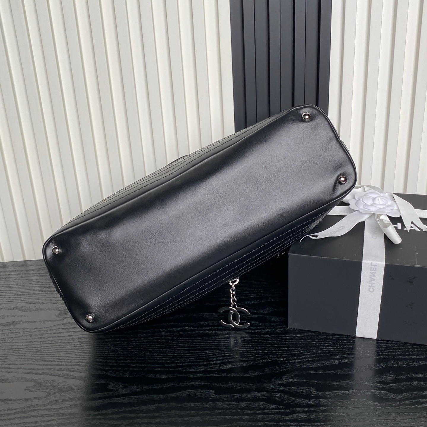 Ch**el Vintage Graffiti Tote Airport Bag 36x24x12cm