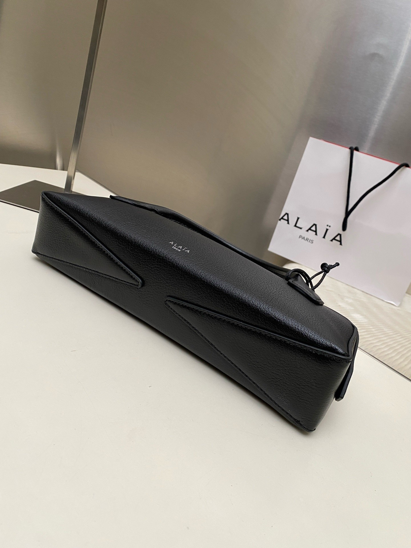 ALAÏA LE TECKEL CLUTCH SMALL BAG 27x9x8cm