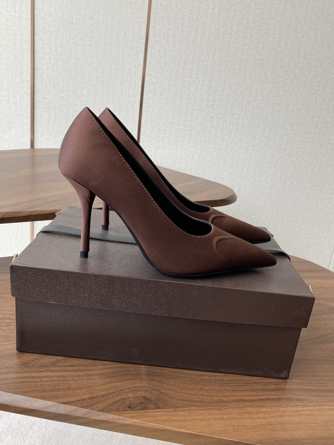 UA Alaia Pointy-Toe Pumps 9cm Heel(Customized Size 7-10 days production time)