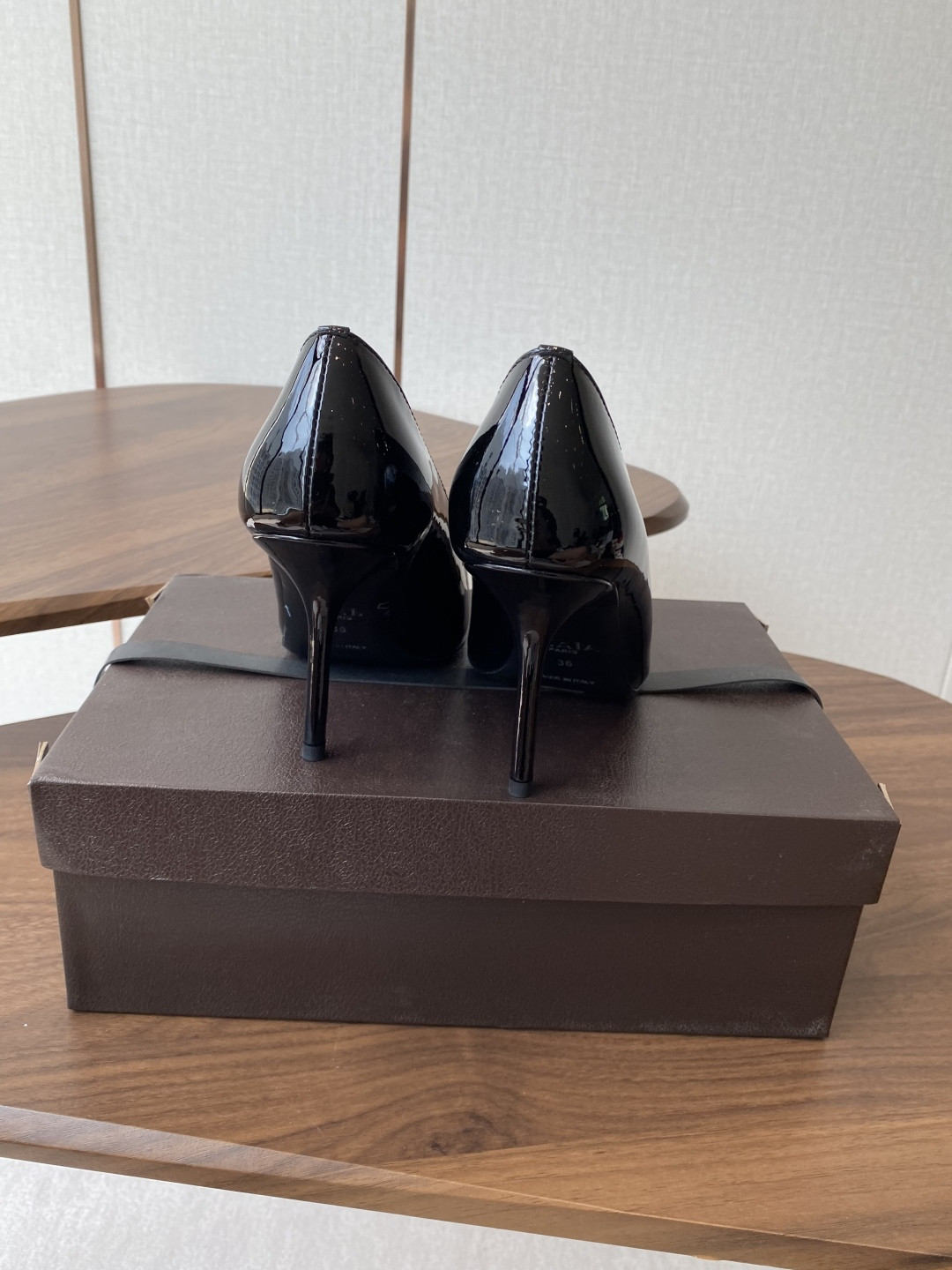 UA Alaia Pointy-Toe Pumps 9cm Heel(Customized Size 7-10 days production time)