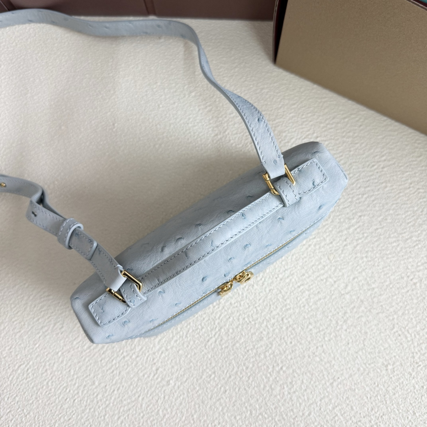 L0r0 P1ana Extra Pocket L19 Ostrich-grained Leather 11 x 19 x 6.5 cm