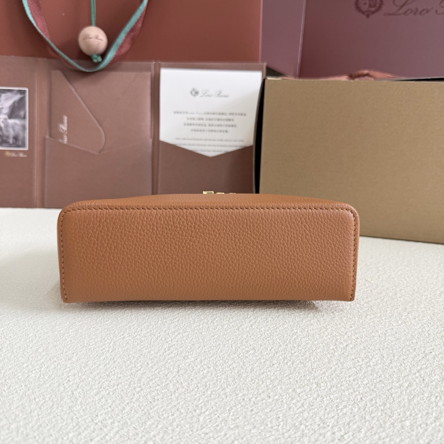 L0r0 P1ana Extra Pocket L19 Grained Calfskin 11 x 19 x 6.5 cm