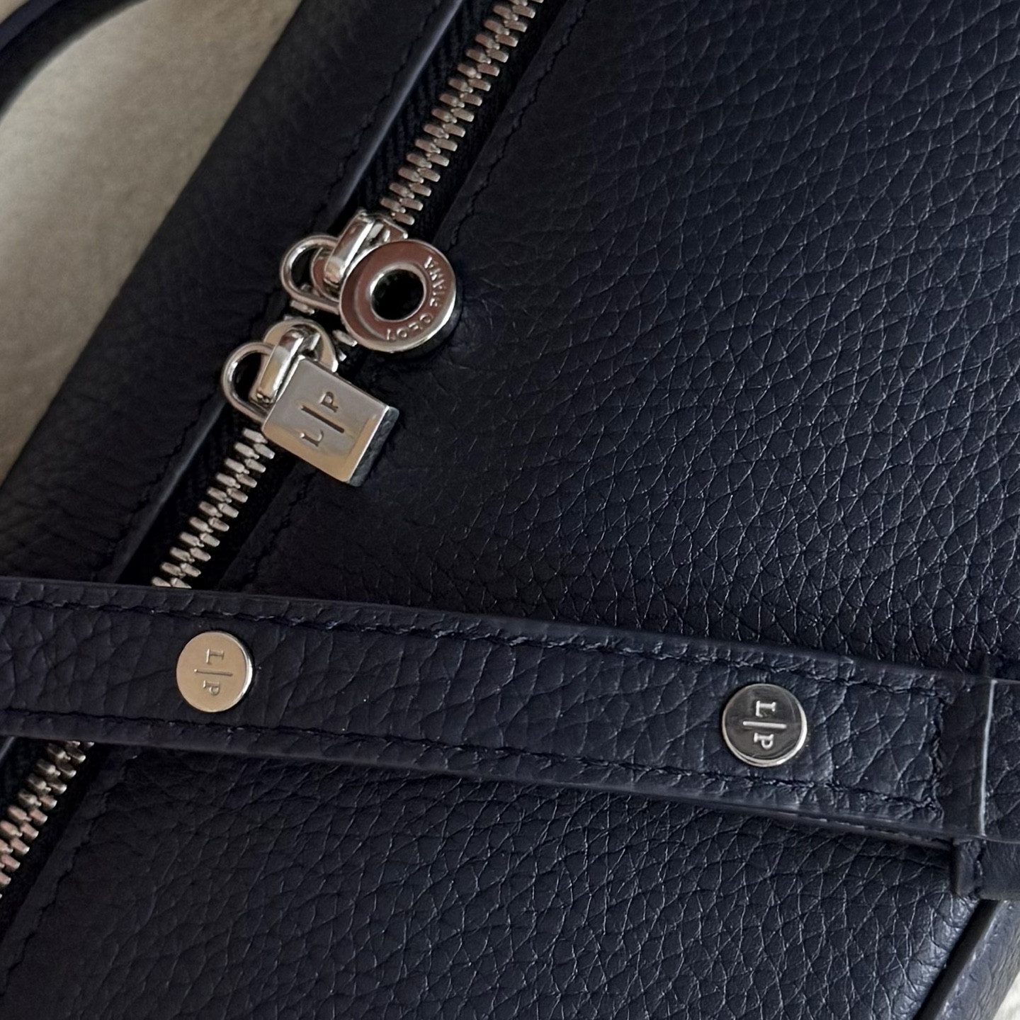 L0r0 P1ana Extra Pocket L19 Grained Calfskin 11 x 19 x 6.5 cm