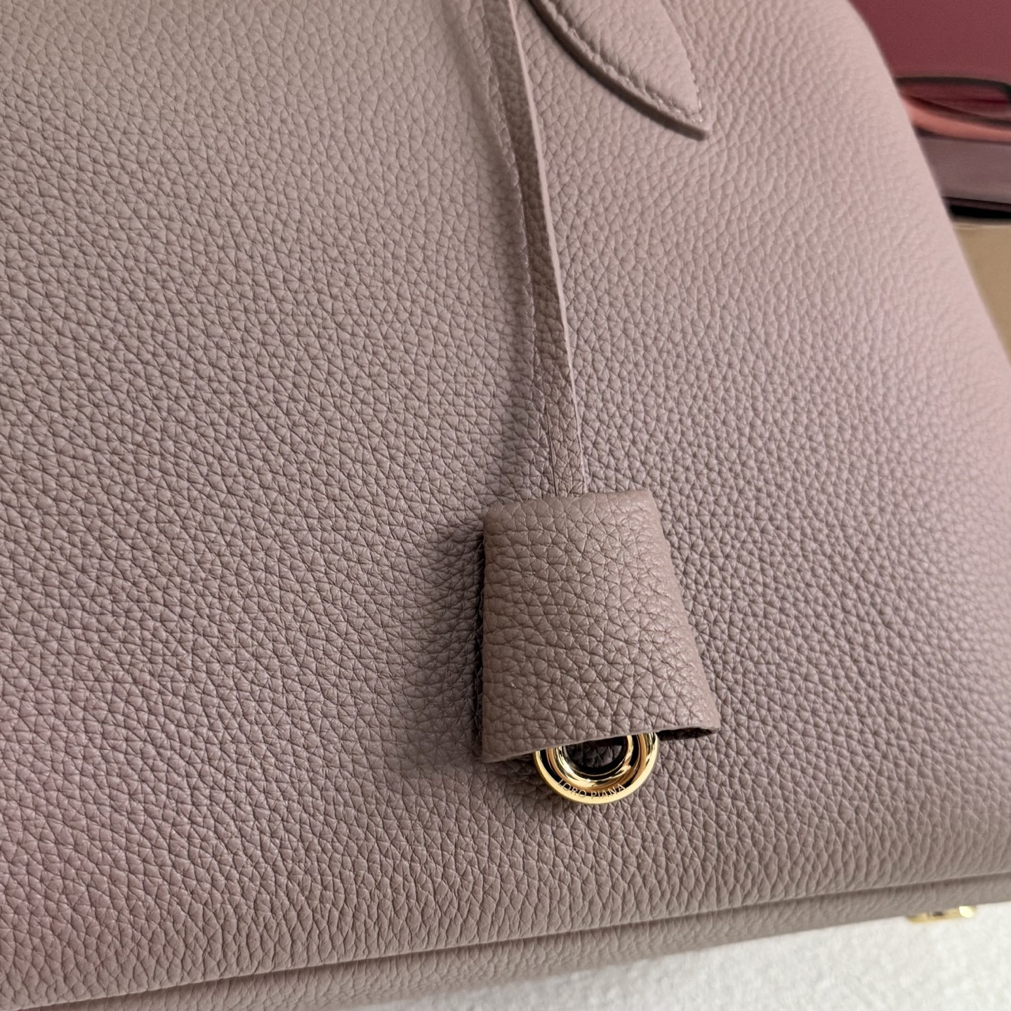 L0r0 P1ana Needle 38x22x16cm