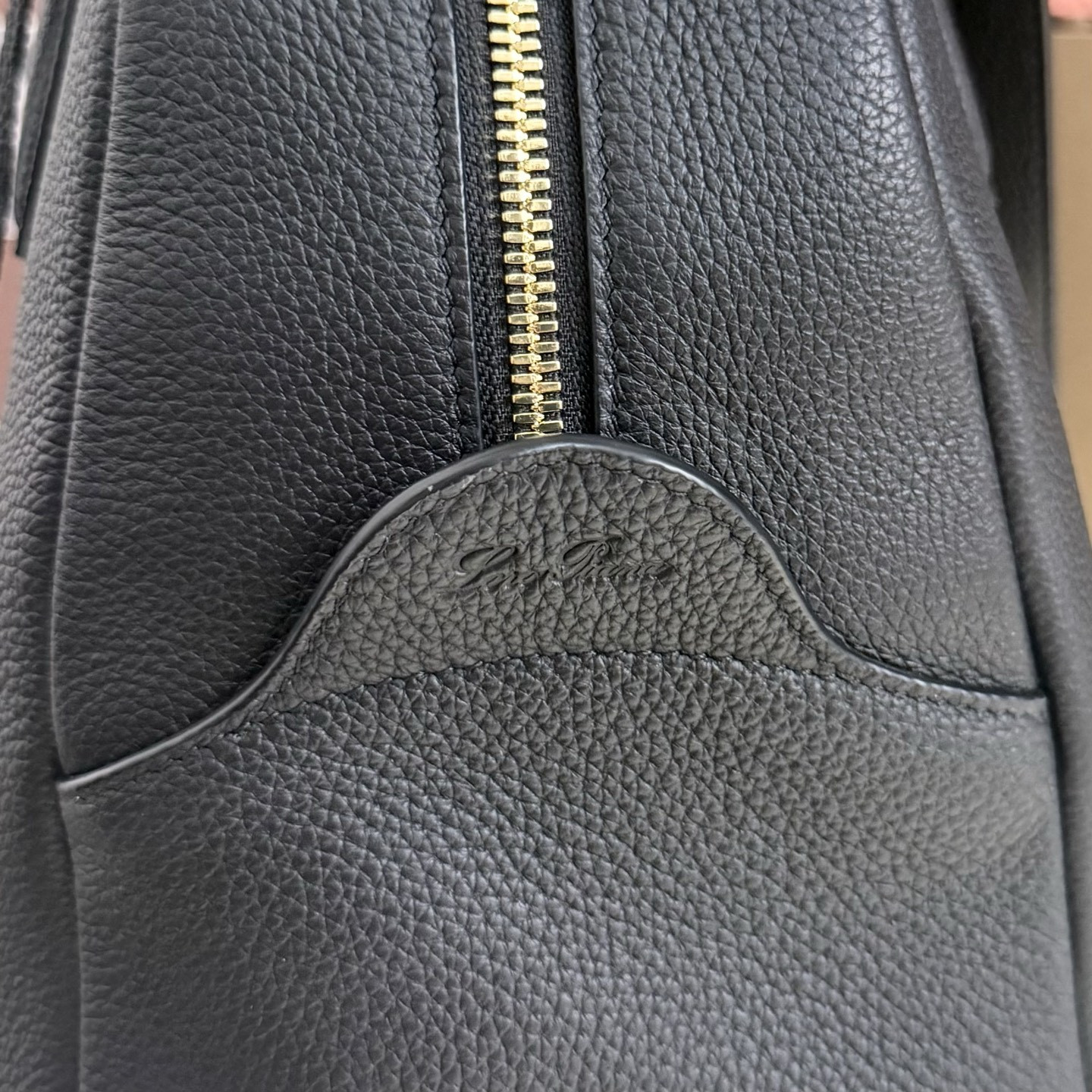 L0r0 P1ana Needle 38x22x16cm