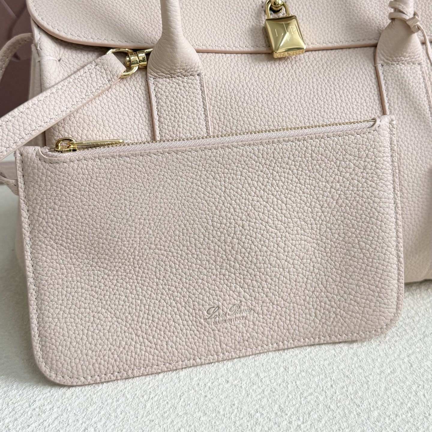 L0r0 P1ana Loom Bag L25 Grained Calfskin 25x18x12.5cm