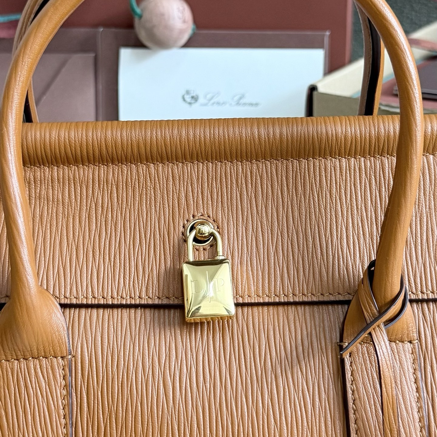 L0r0 P1ana Loom L25 Calfskin 25x18x12.5cm