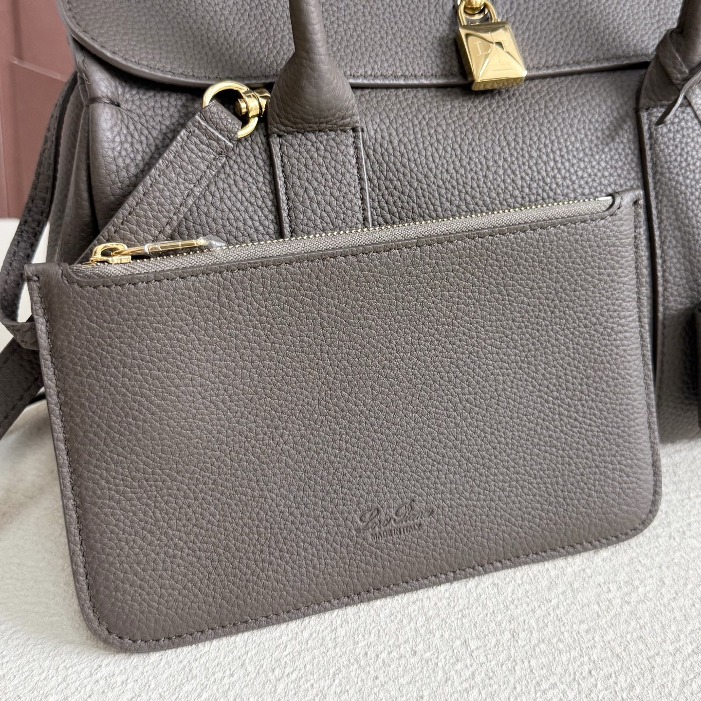 L0r0 P1ana Loom L25 Calfskin 25x18x12.5cm