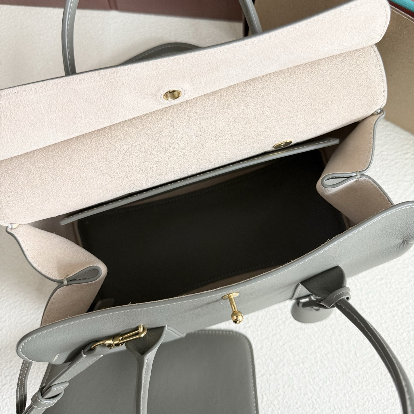 L0r0 P1ana Loom L25 Calfskin 25x18x12.5cm