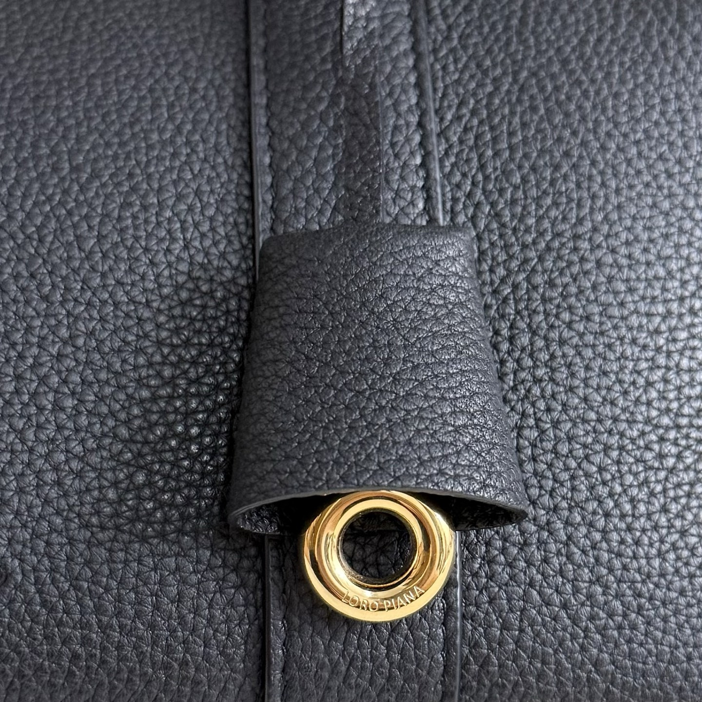 L0r0 P1ana Loom L25 Calfskin 25x18x12.5cm