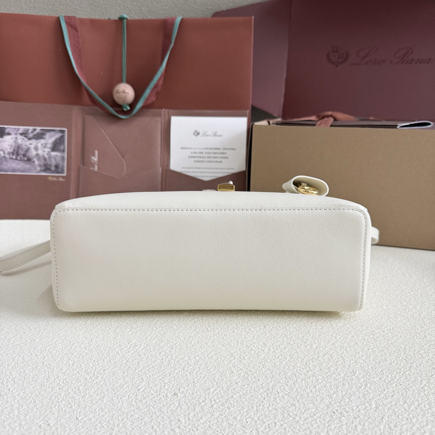 L0r0 P1ana Extra Pocket L27 Calfskin 16x27x10cm