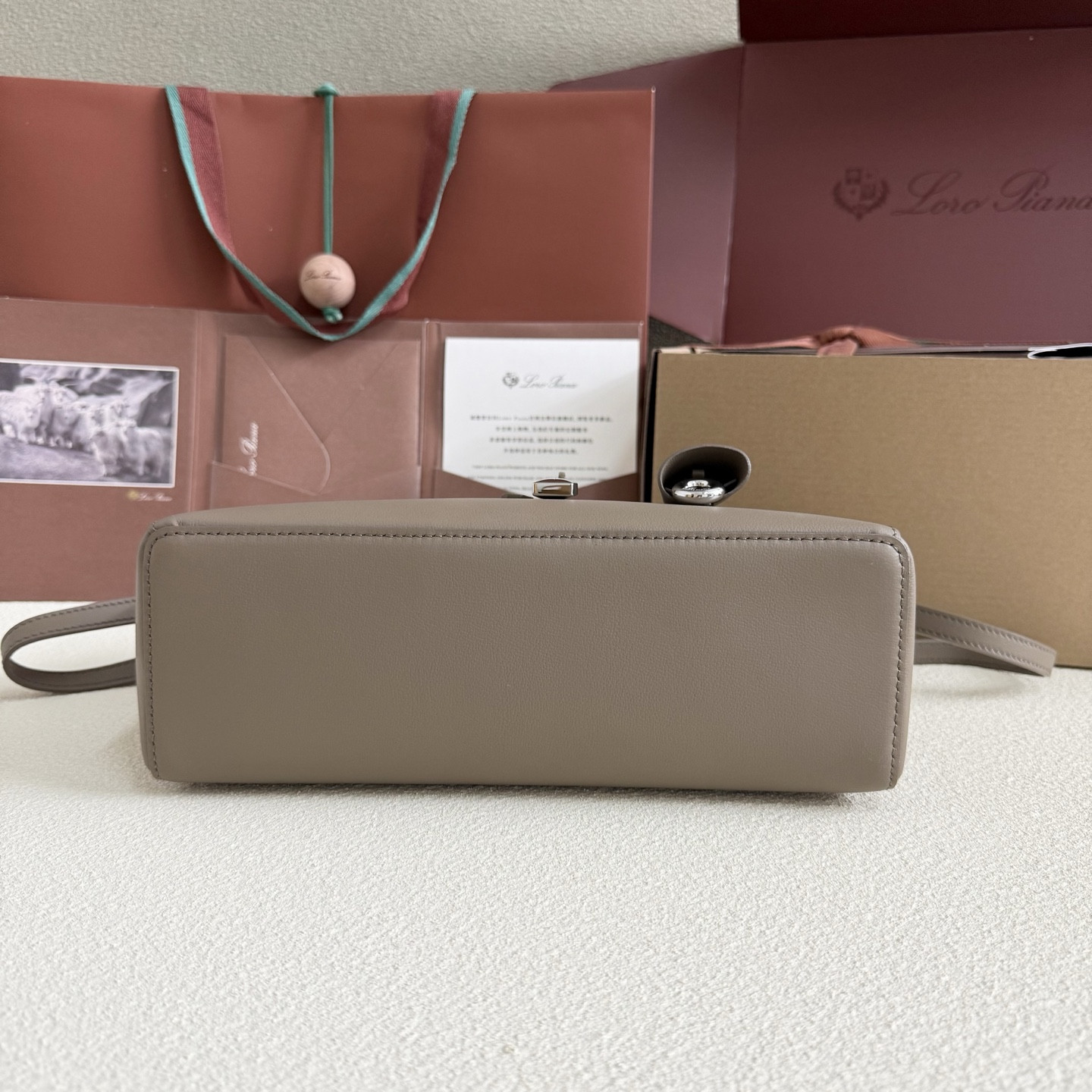 L0r0 P1ana Extra Pocket L27 Calfskin 16x27x10cm