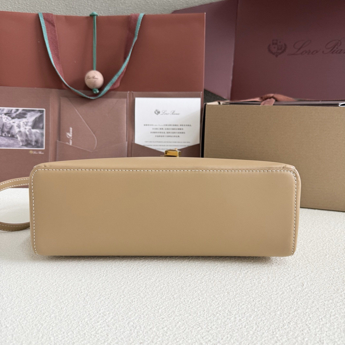 L0r0 P1ana Extra Pocket L27 Calfskin 16x27x10cm