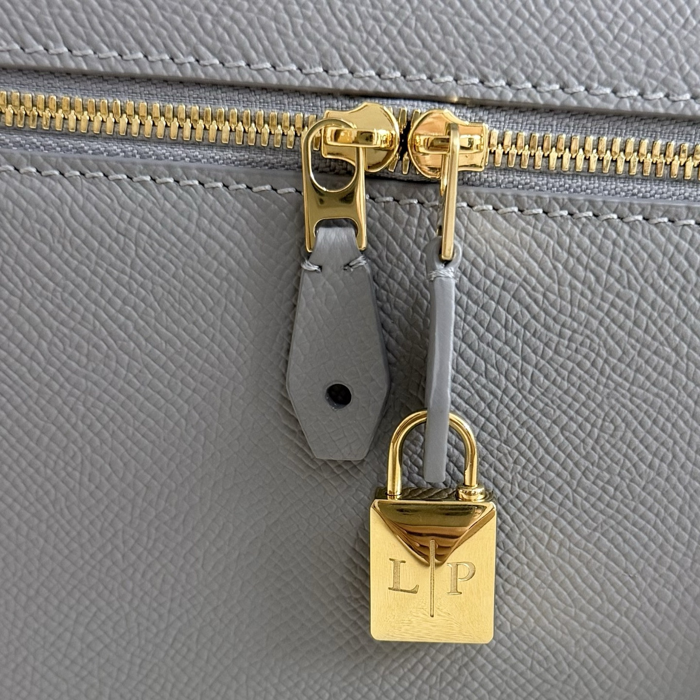 L0r0 P1ana Extra Pocket L27 Calfskin 16x27x10cm