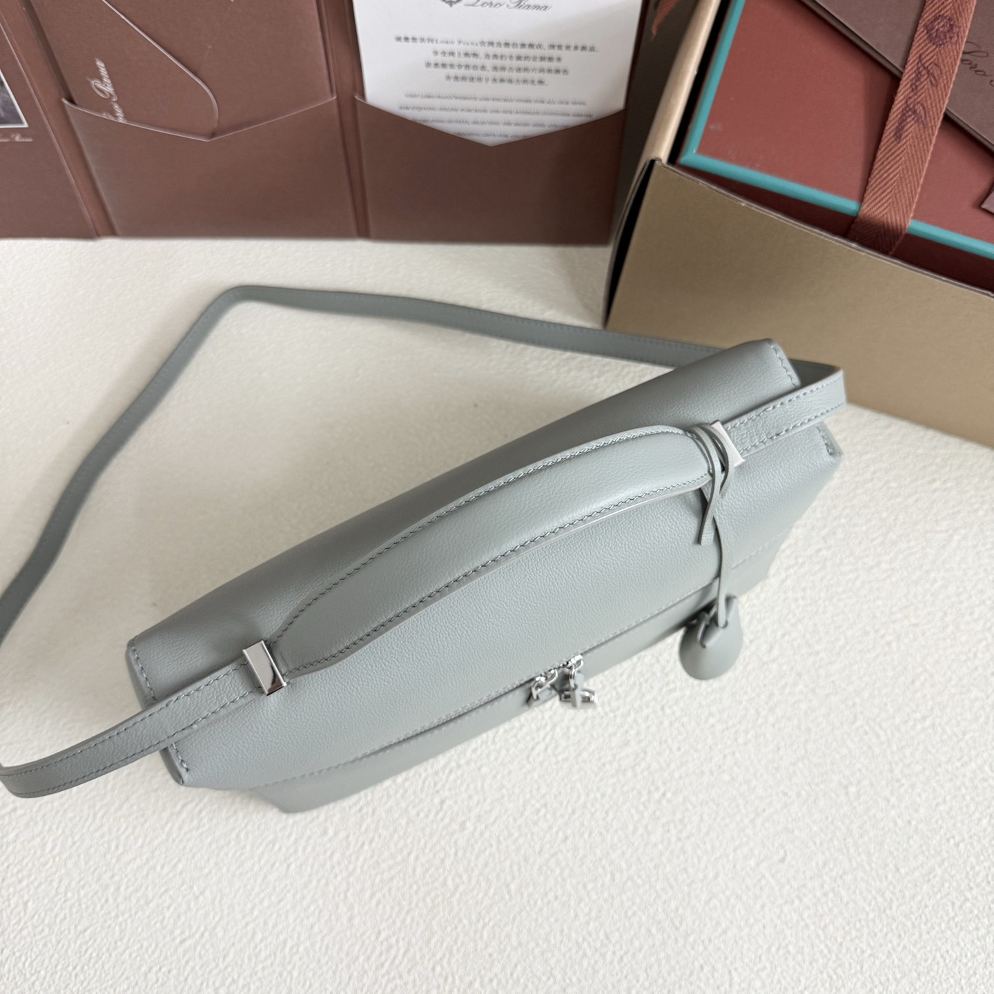 L0r0 P1ana Extra Pocket L27 Calfskin 16x27x10cm