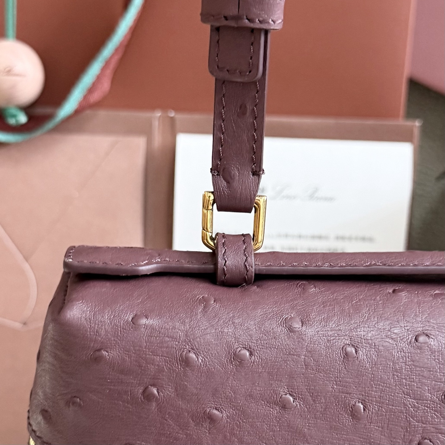 L0r0 P1ana Extra Pocket L27 Ostrich-grained Leather 16x27x10cm