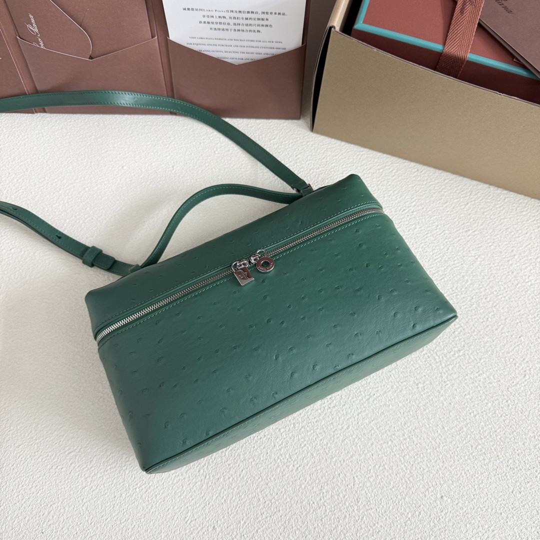 L0r0 P1ana Extra Pocket L27 Ostrich-grained Leather 16x27x10cm
