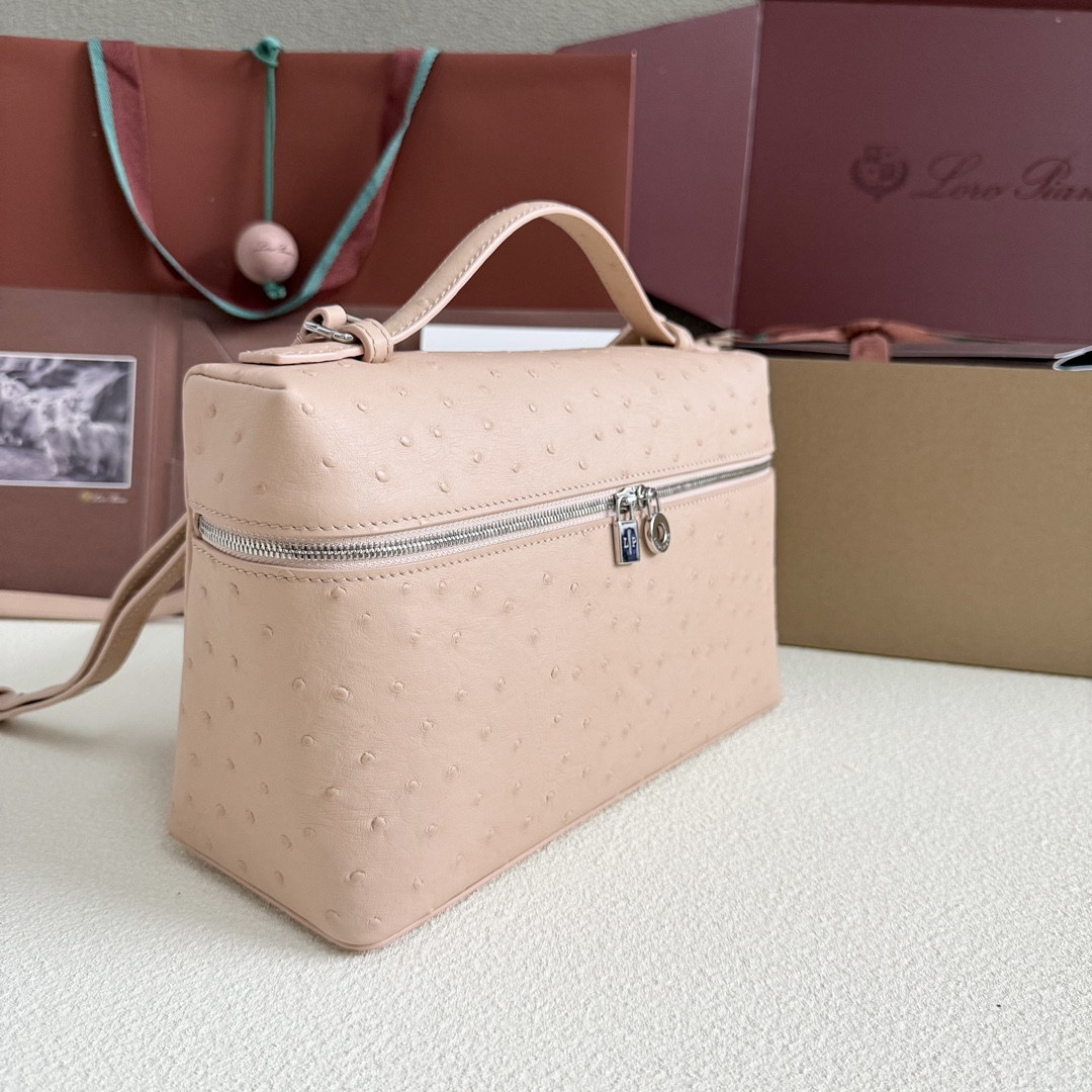 L0r0 P1ana Extra Pocket L27 Ostrich-grained Leather 16x27x10cm