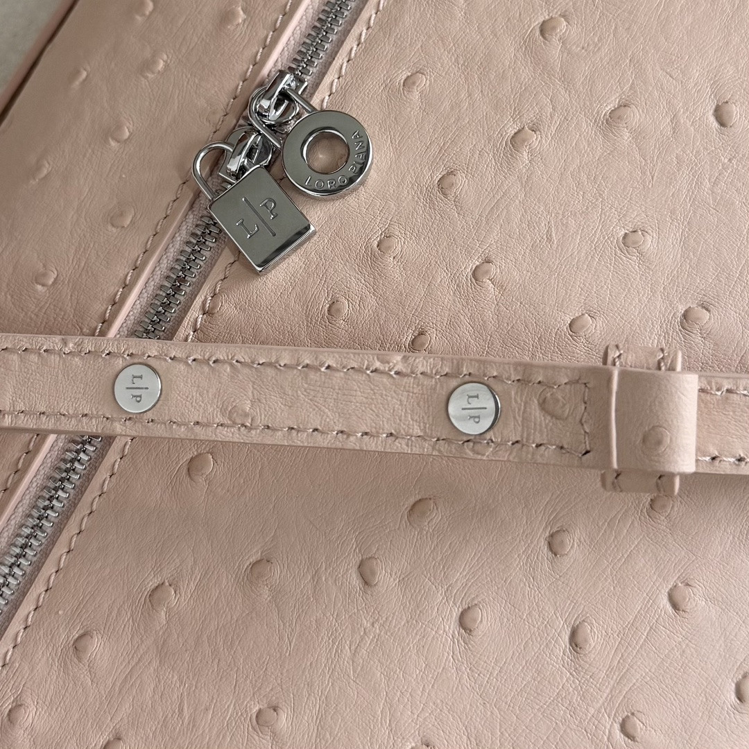 L0r0 P1ana Extra Pocket L27 Ostrich-grained Leather 16x27x10cm