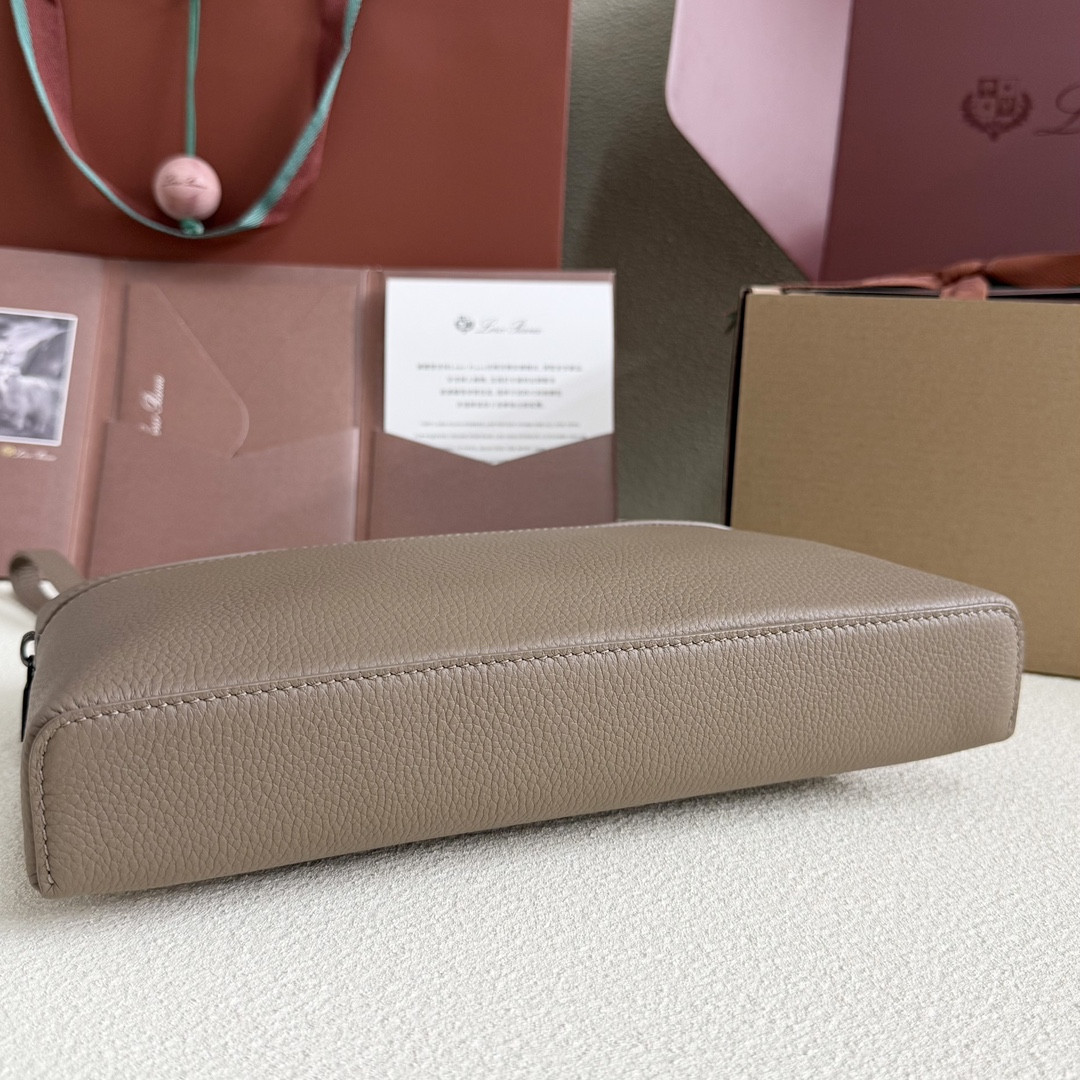 L0r0 P1ana Extra pouch L29 29x18x5cm