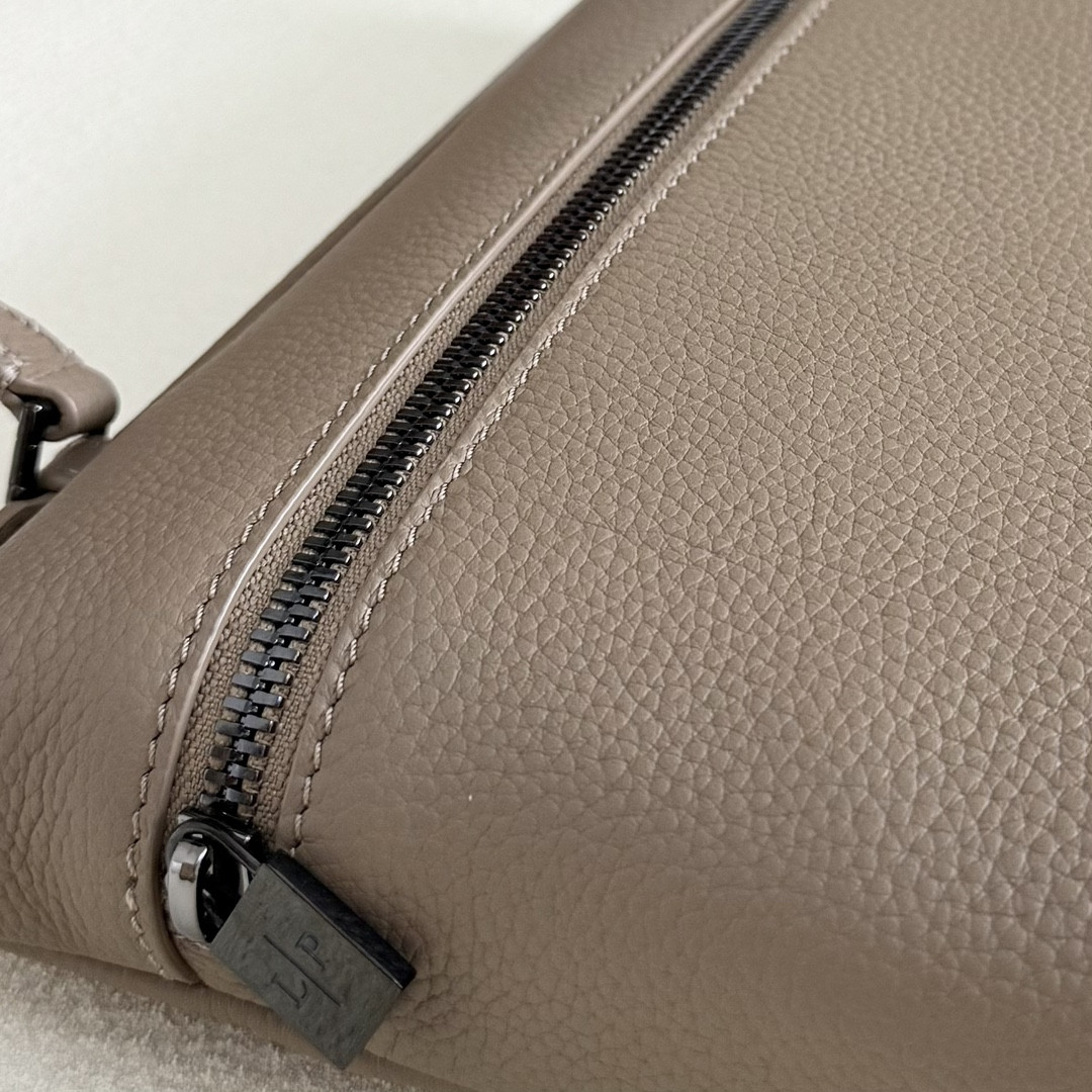 L0r0 P1ana Extra pouch L29 29x18x5cm