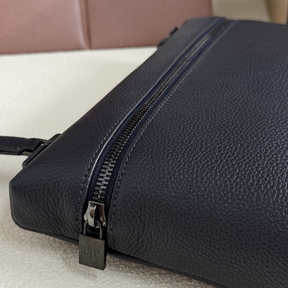 L0r0 P1ana Extra pouch L29 Deep Royal Blue 29x18x5cm