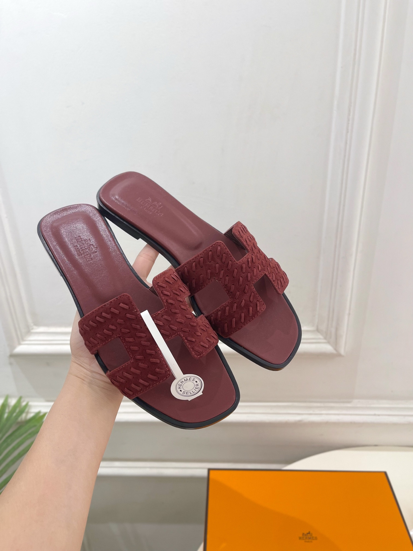 UA H**me5 Oran sandal