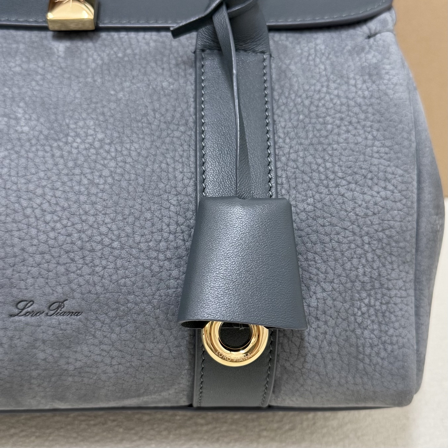 L0r0 P1ana Loom L25 Calfskin 25x18x12.5cm