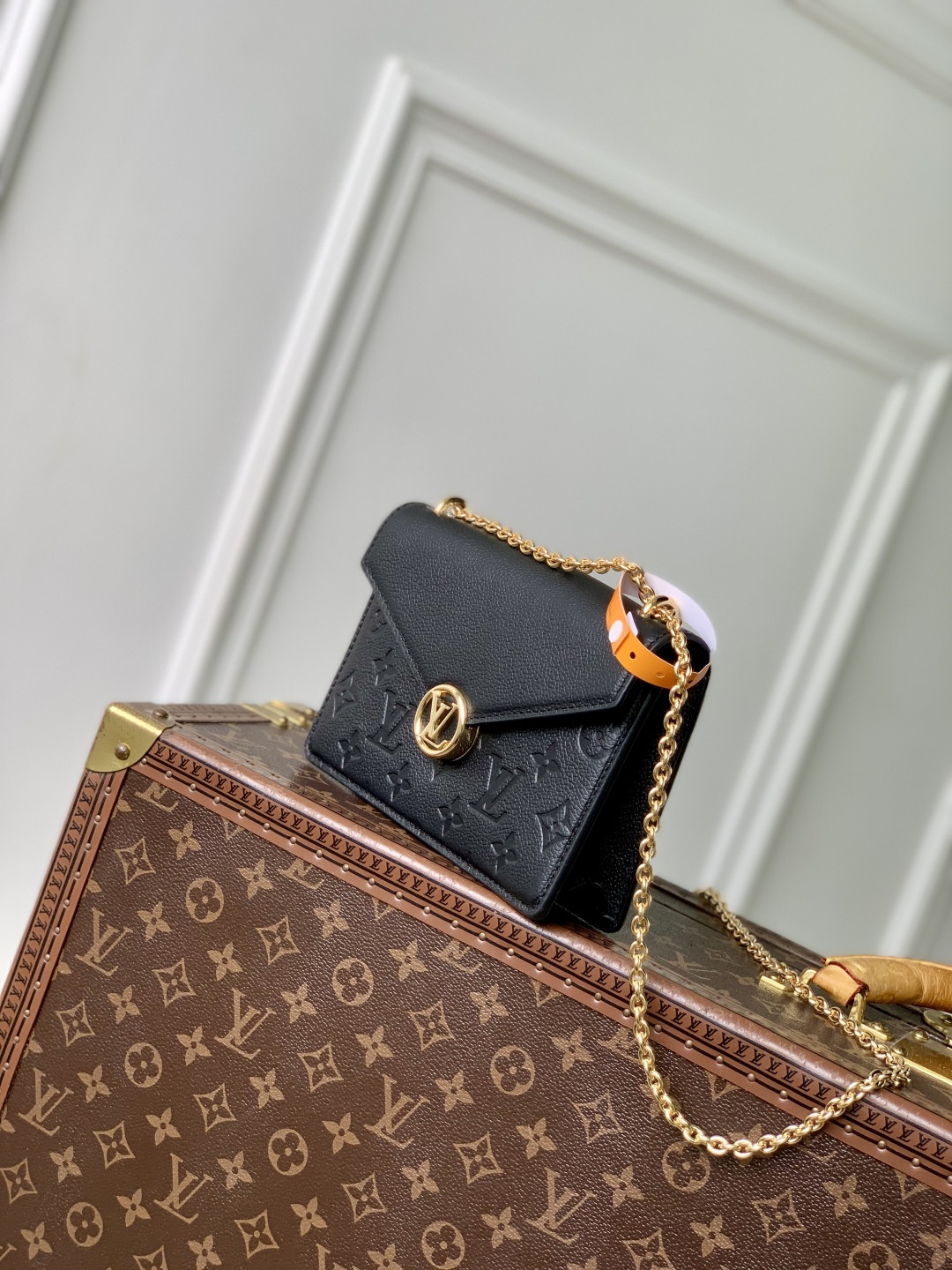 LV Wallet On Chain Rosy M13569 19.5x13.5x6.5cm