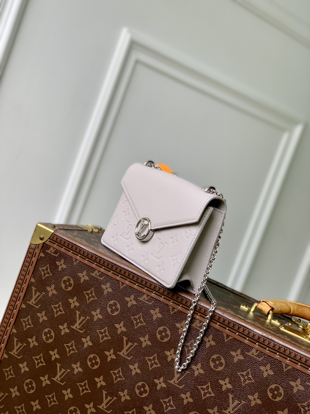 LV Wallet On Chain Rosy M13570 19.5x13.5x6.5cm