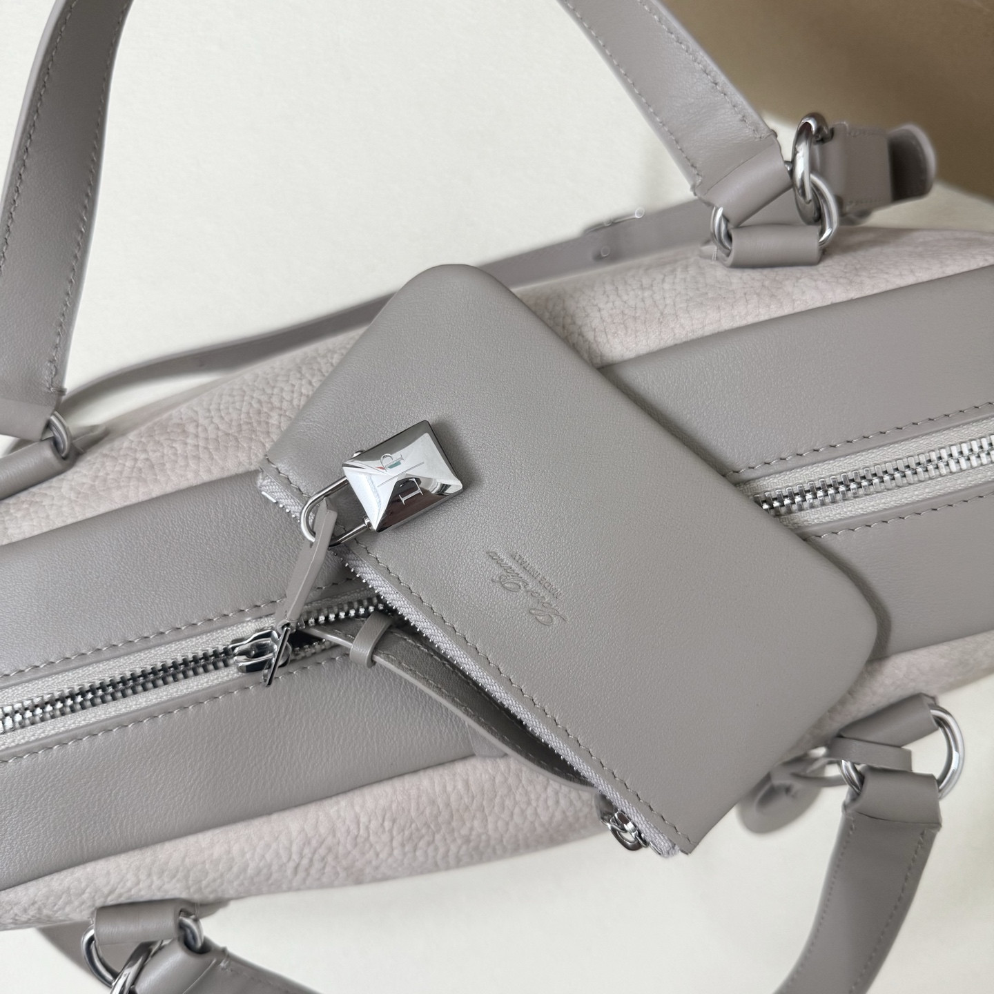 L0r0 P1ana Needle 38x22x16cm