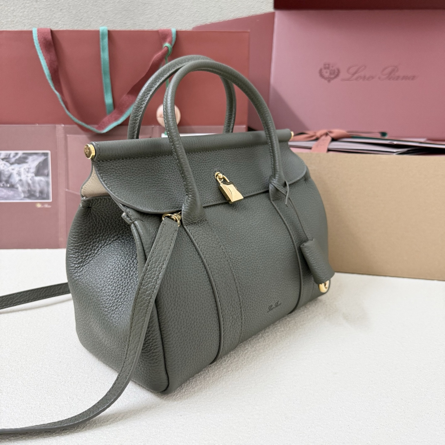 L0r0 P1ana Loom L25 Calfskin 25x18x12.5cm