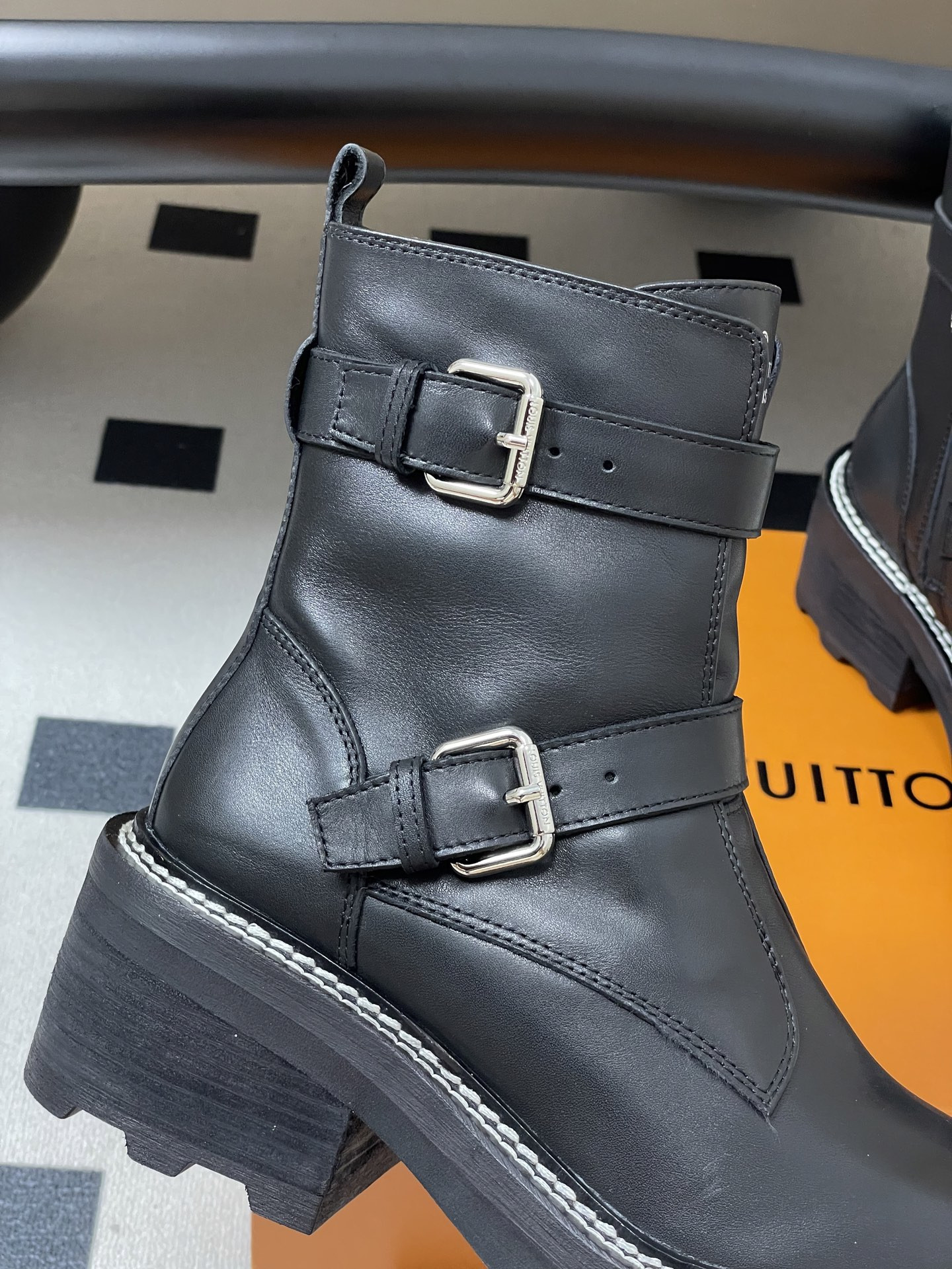 UA LV BEAUBOURG Ankle Boots