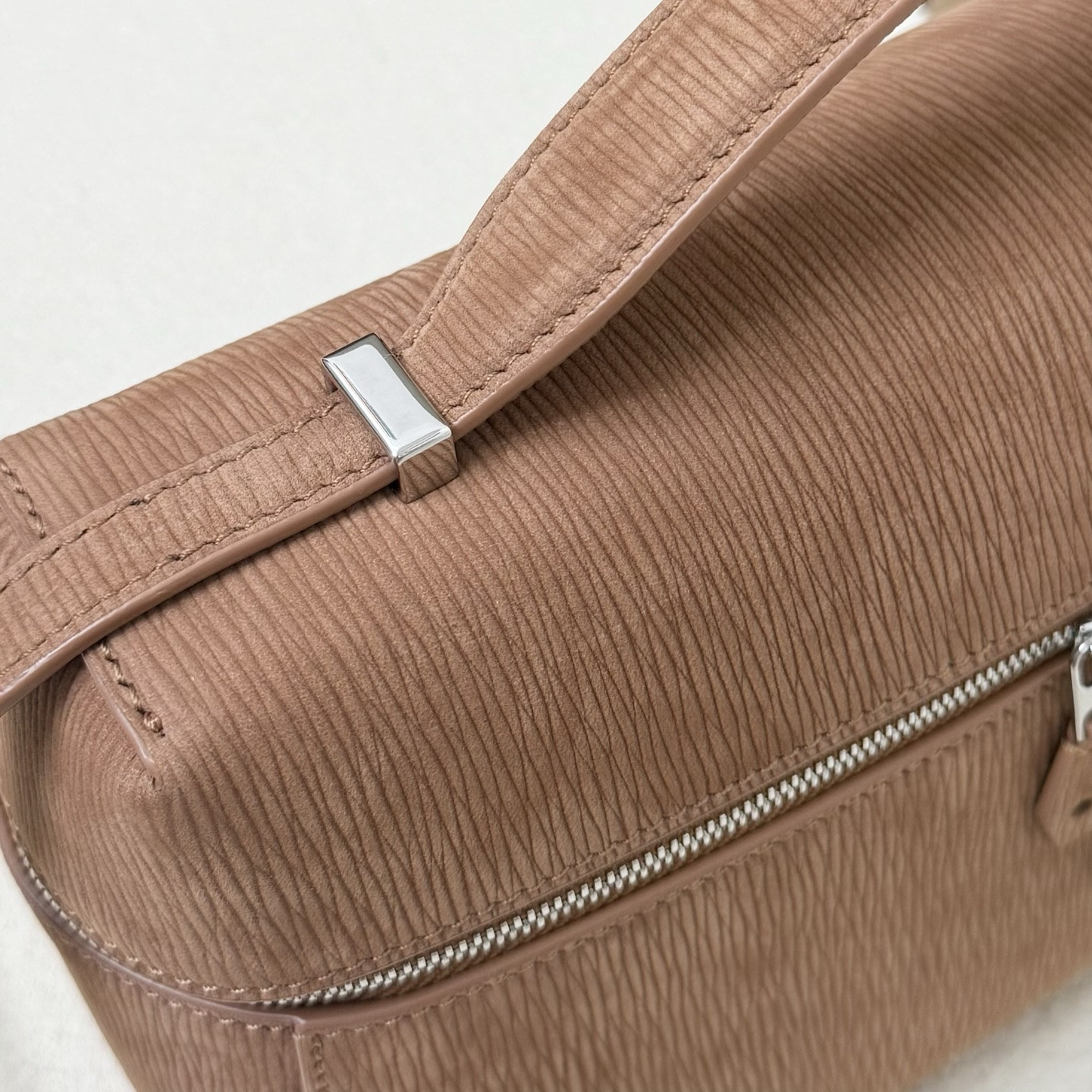 L0r0 P1ana Extra Pocket L27 16x27x10cm