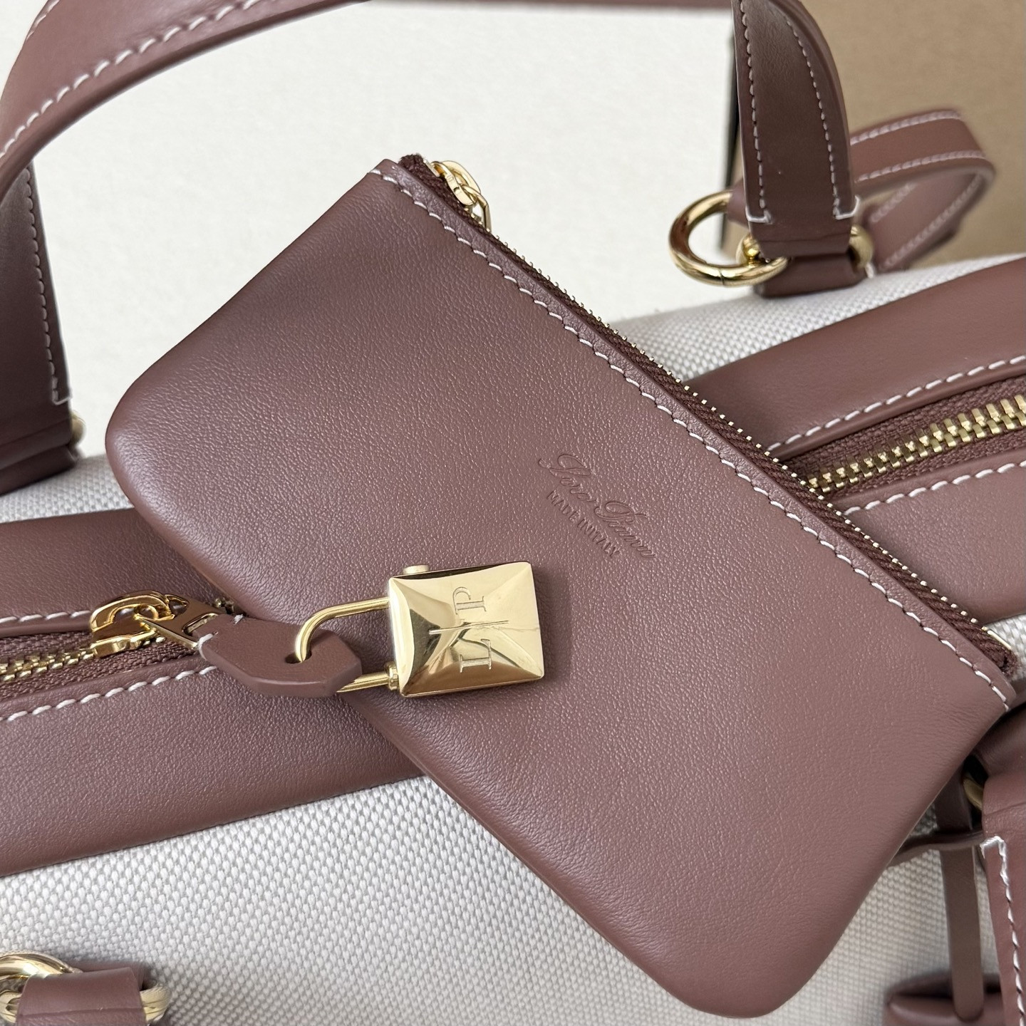 L0r0 P1ana Small Needle Bag 31x15x16cm