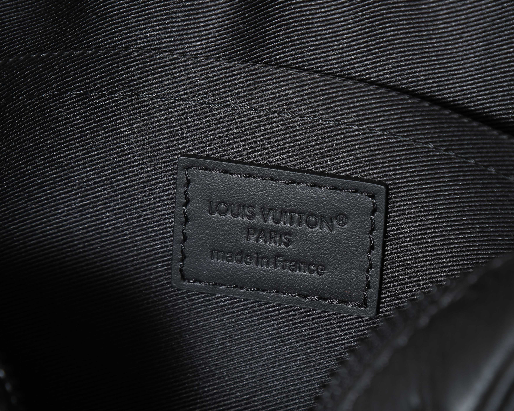 LV Trocadéro Wearable Wallet M26737 20x13x6.5cm