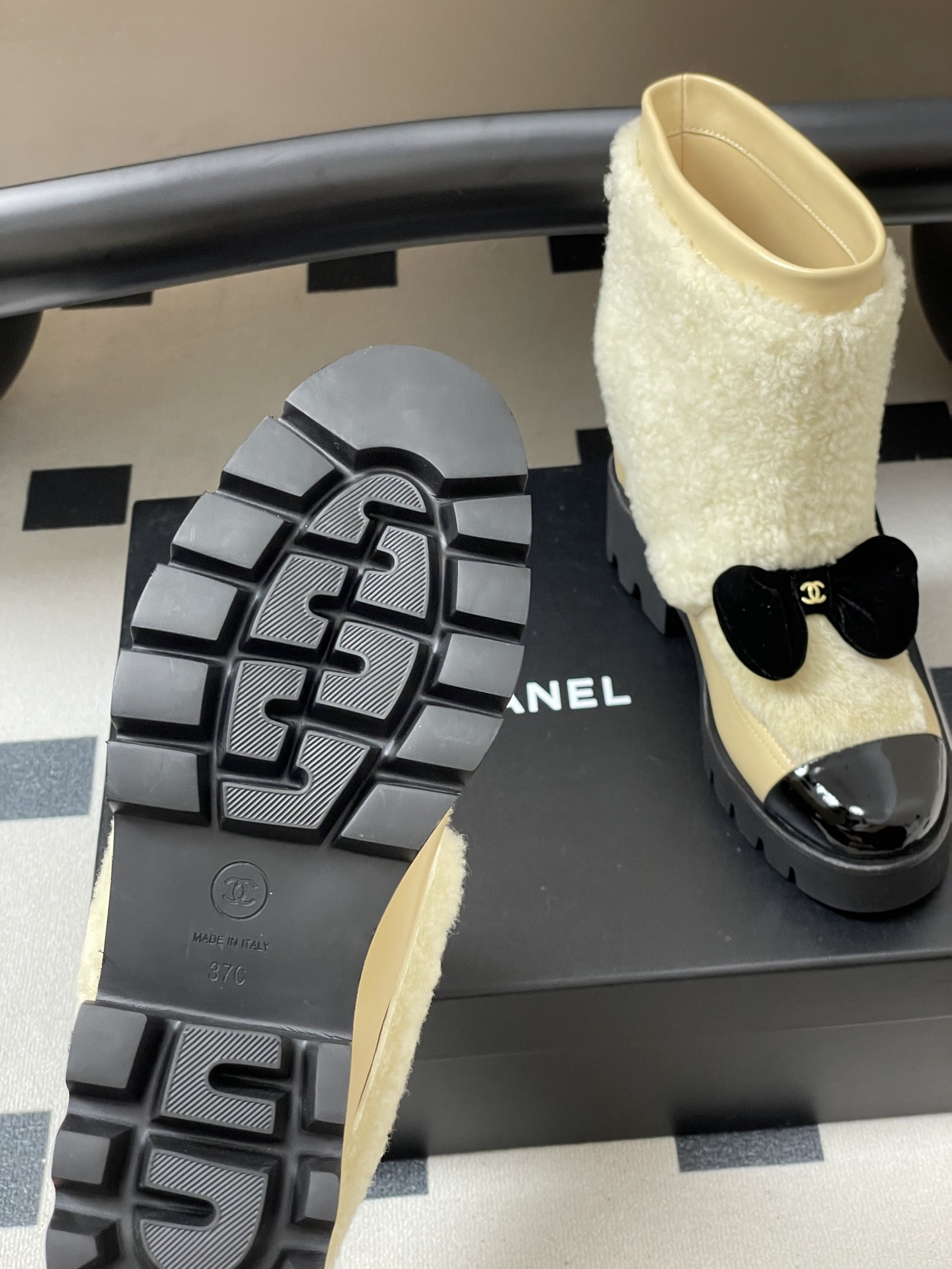 UA Ch**el Short Boots