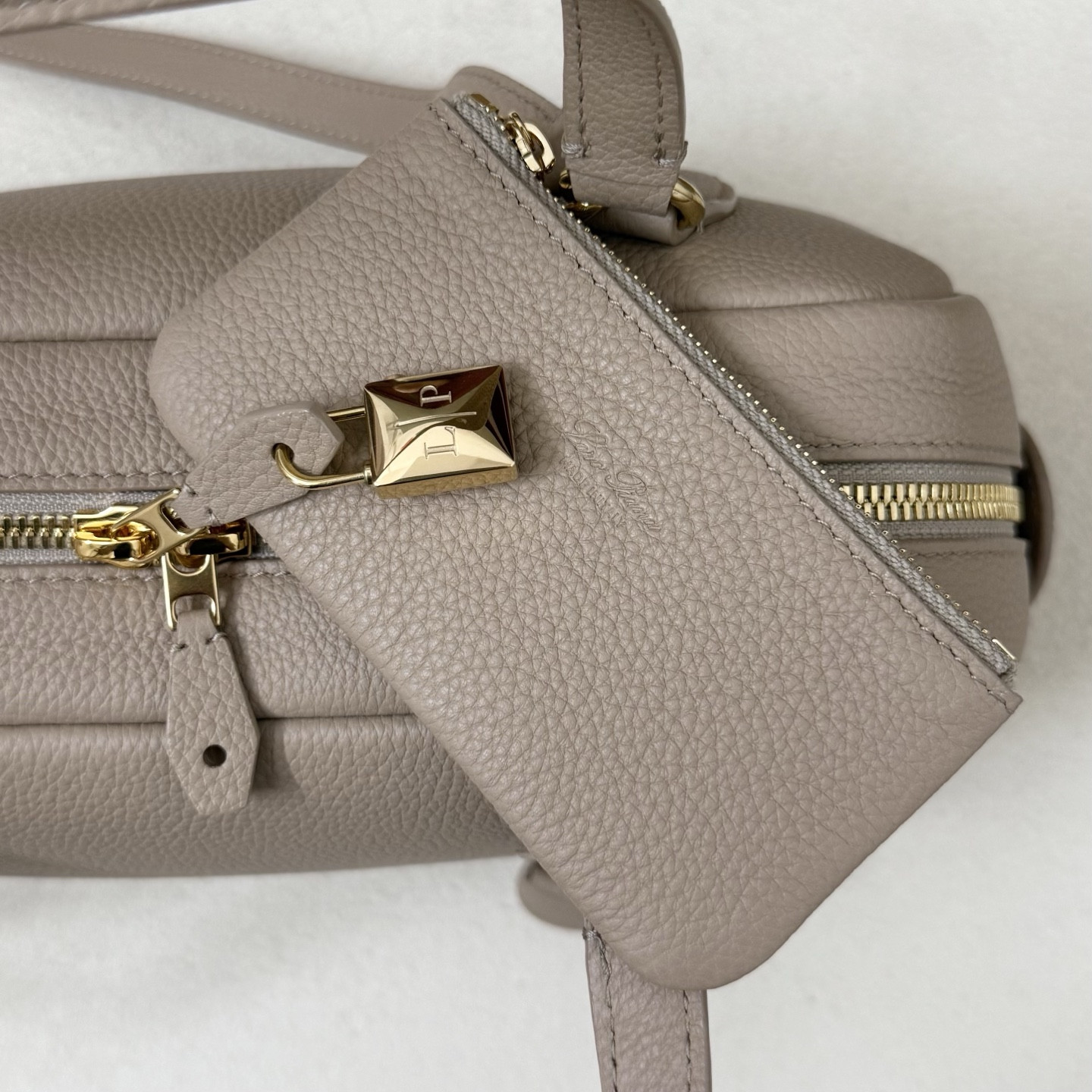 L0r0 P1ana Small Needle Bag 31x15x16cm