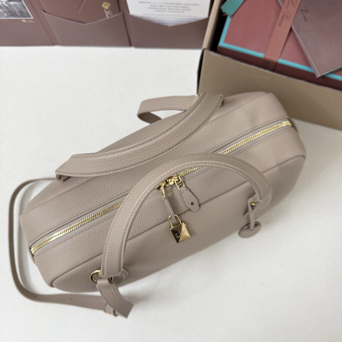 L0r0 P1ana Needle 38x22x16cm