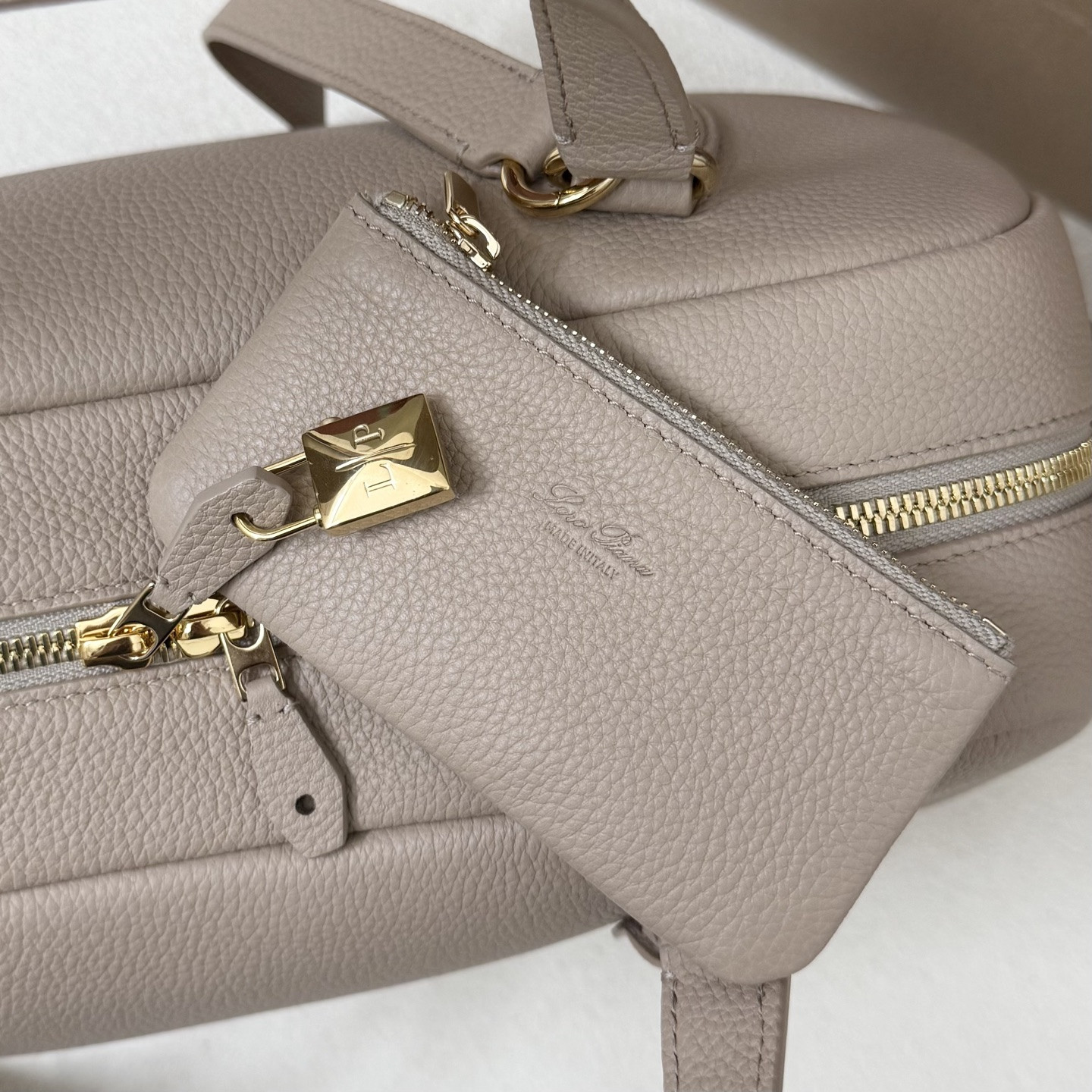 L0r0 P1ana Needle 38x22x16cm