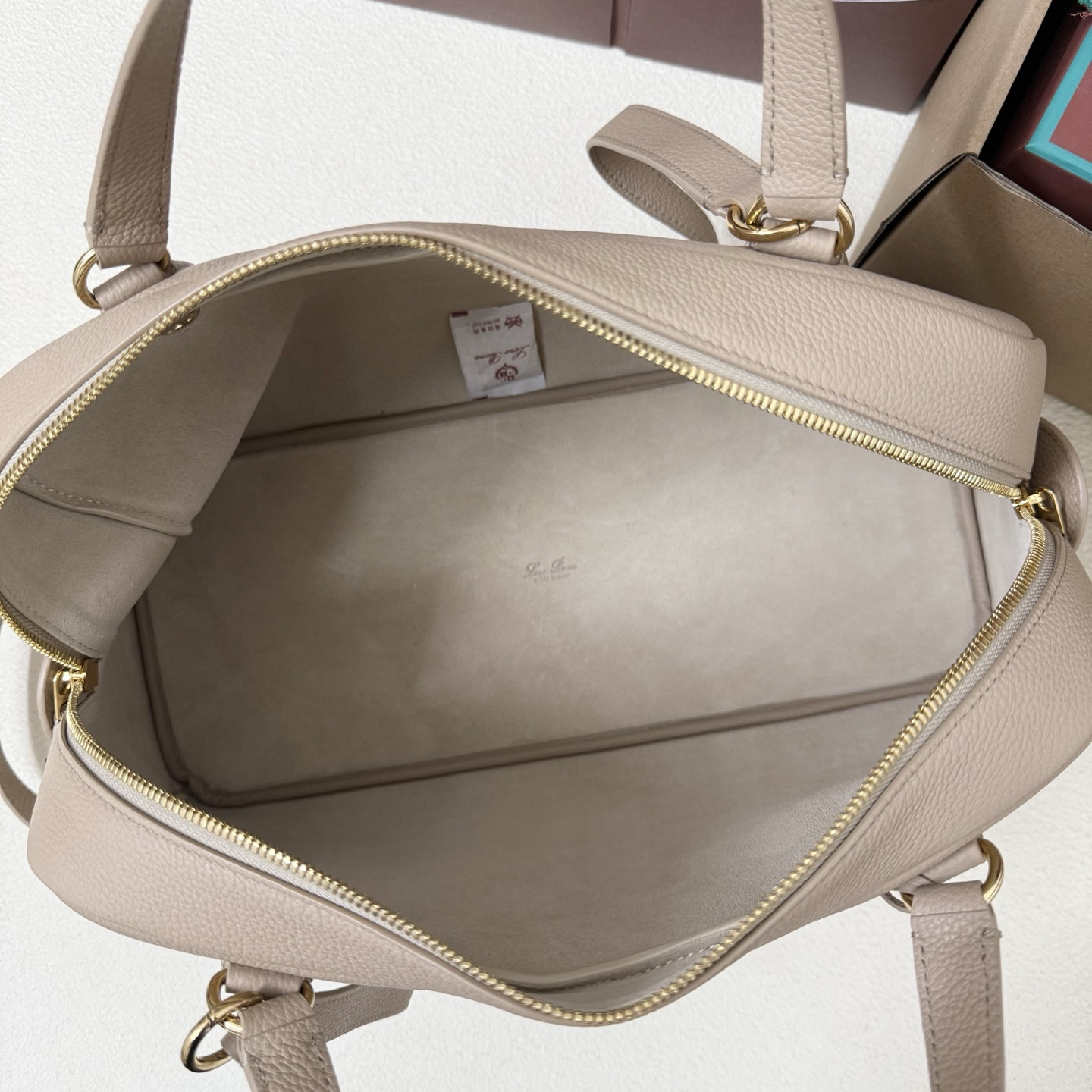 L0r0 P1ana Needle 38x22x16cm