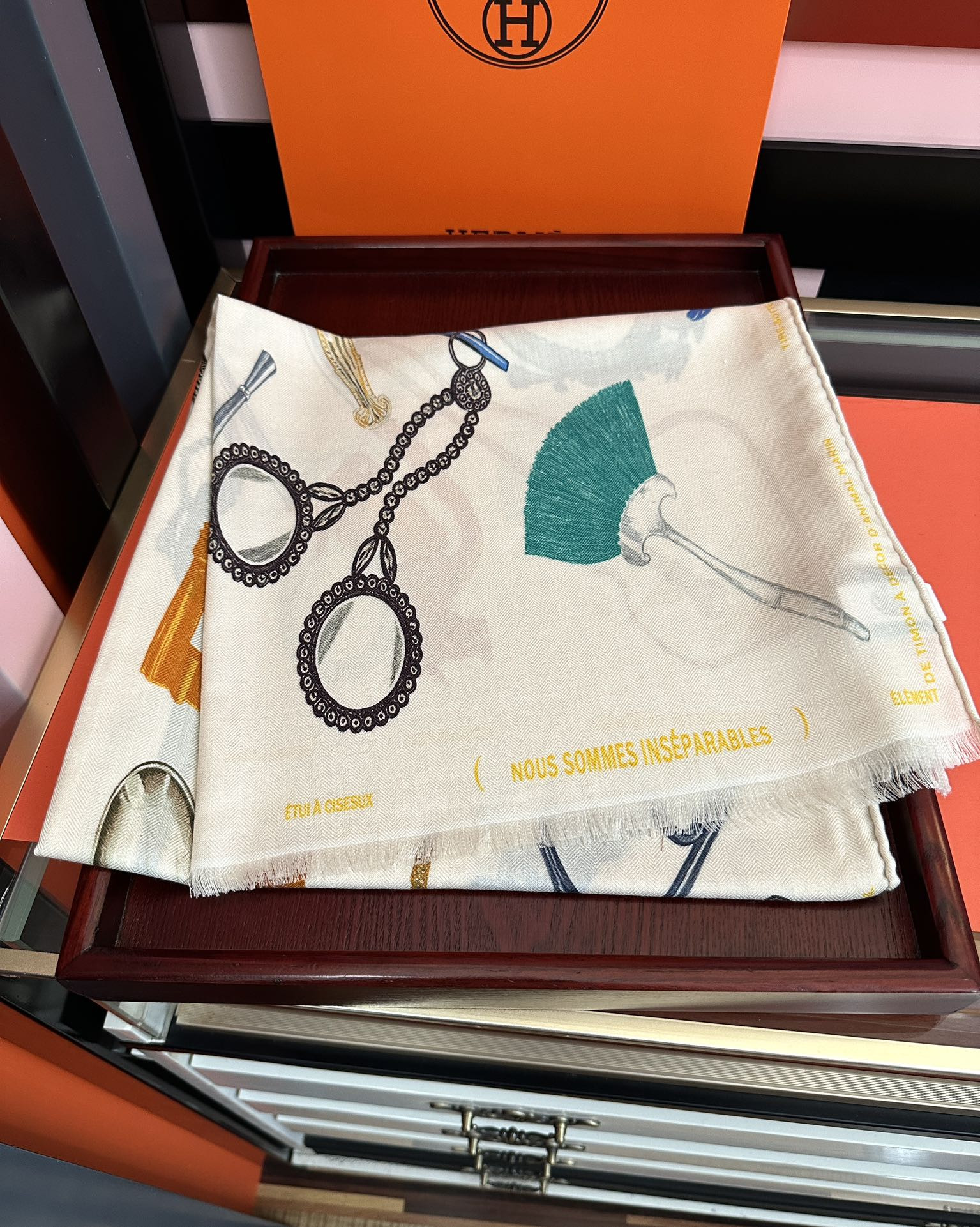 H**me5 scarf 65x185cm