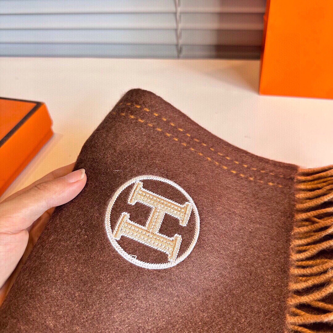 H**me5 Ripple-patterned Cashmere scarf 35x200cm