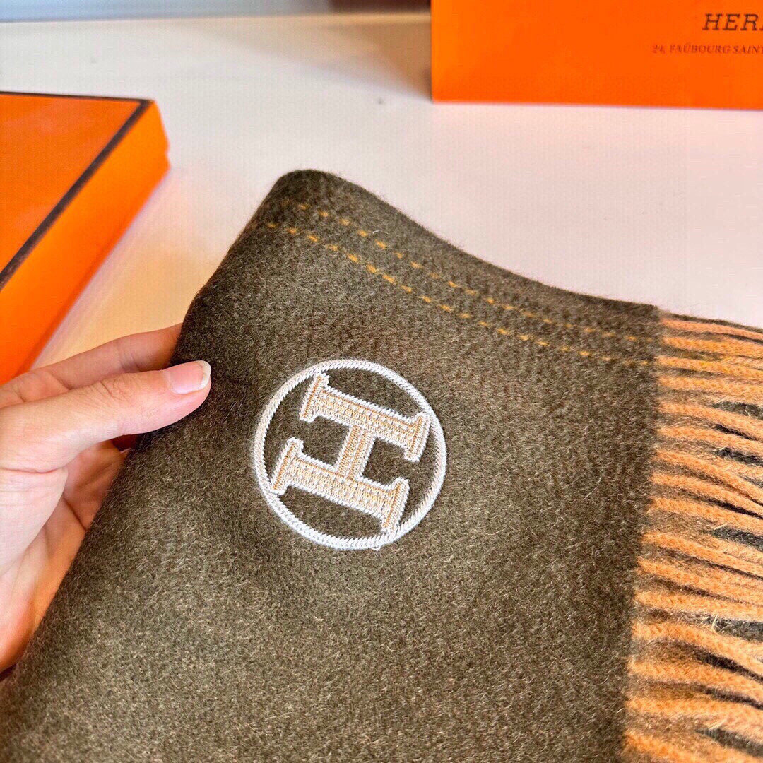 H**me5 Ripple-patterned Cashmere scarf 35x200cm