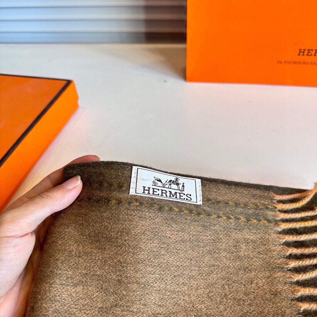 H**me5 Ripple-patterned Cashmere scarf 35x200cm