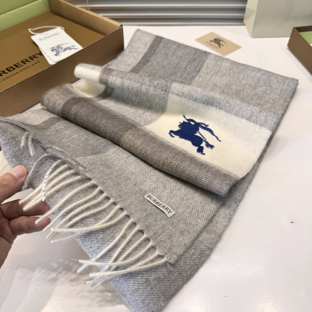 Bv*b*rry Ripple-patterned scarf 32x200cm